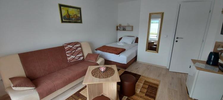 Vinci Fenix Apartment & Rooms מראה חיצוני תמונה